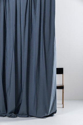 Ägyptischer Baumwollvorhang Blau in Blau präsentiert im Onlineshop von KAQTU Design AG. Vorhang ist von ZigZagZurich