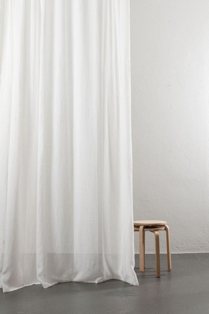 Leinenvorhang in White präsentiert im Onlineshop von KAQTU Design AG. Vorhang ist von ZigZagZurich