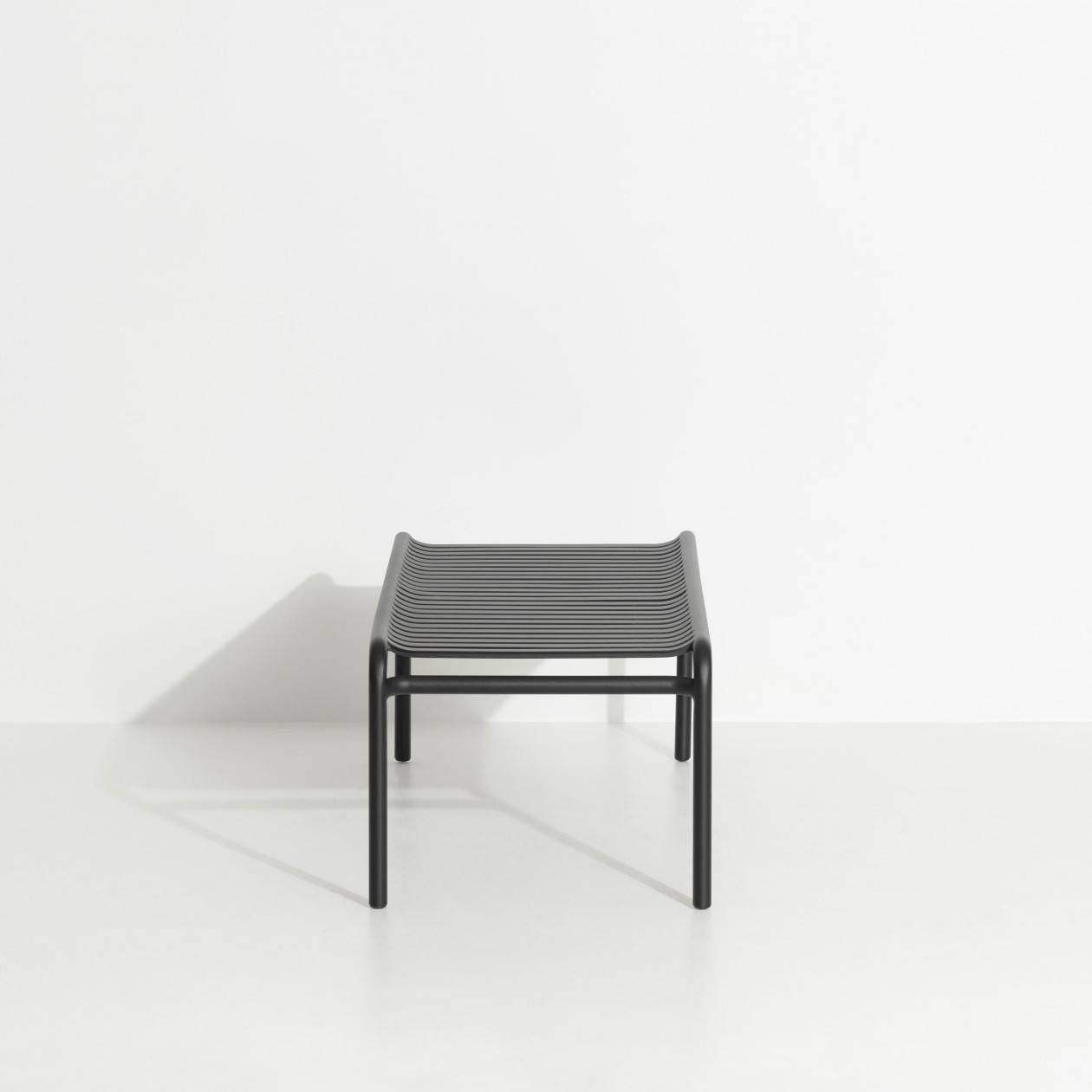Week-End Coffee Table large in Black präsentiert im Onlineshop von KAQTU Design AG. Beistelltisch Outdoor ist von Petite Friture