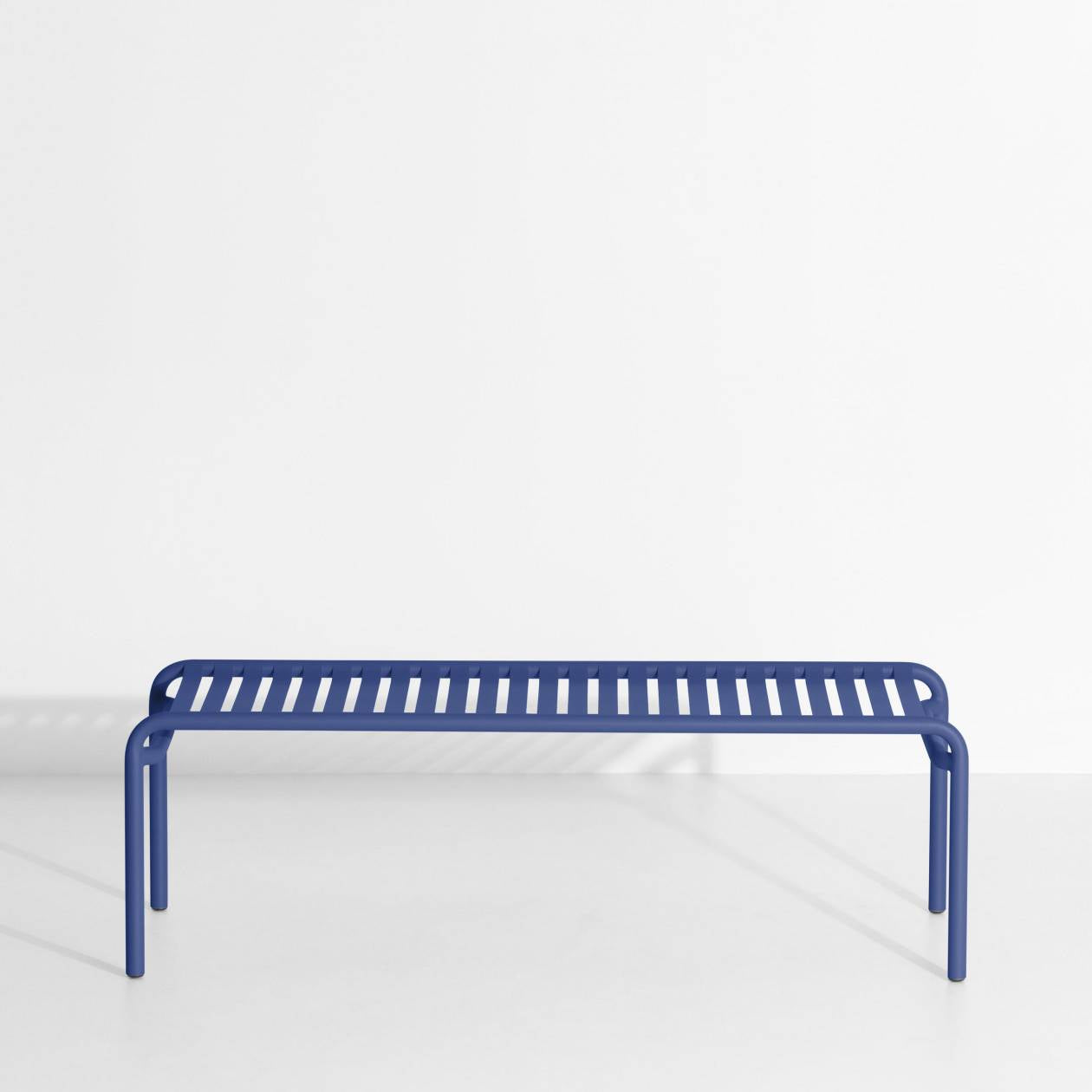 Week-End Coffee Table large in Blue präsentiert im Onlineshop von KAQTU Design AG. Beistelltisch Outdoor ist von Petite Friture