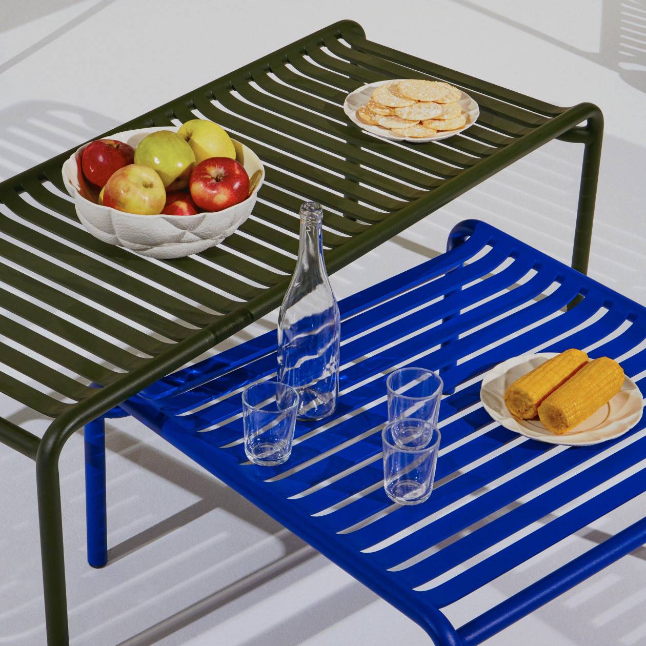 Week-End Coffee Table large in Green Glass präsentiert im Onlineshop von KAQTU Design AG. Beistelltisch Outdoor ist von Petite Friture