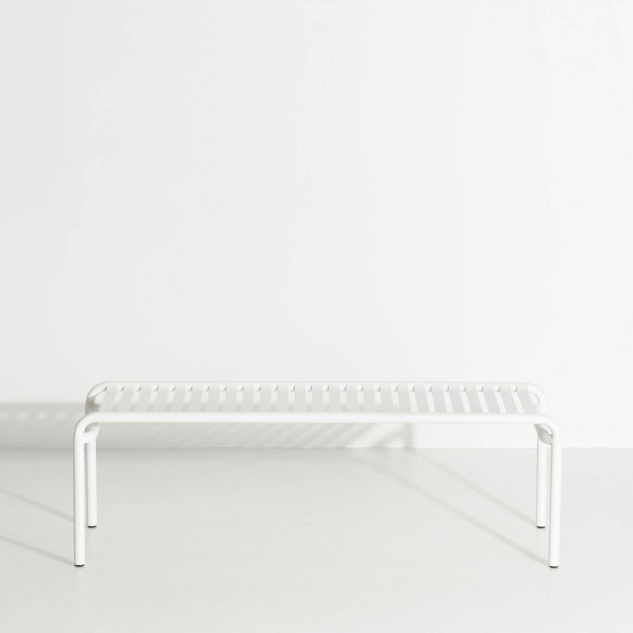 Week-End Coffee Table large in White präsentiert im Onlineshop von KAQTU Design AG. Beistelltisch Outdoor ist von Petite Friture