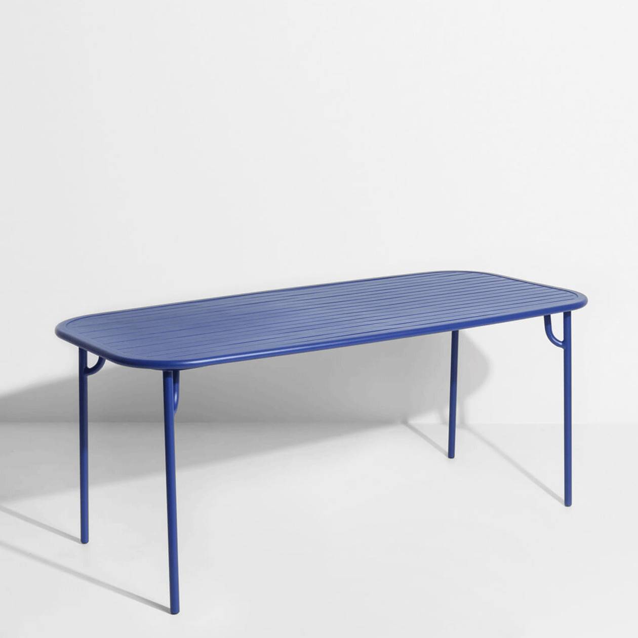 Week-End Tisch Medium in Blue präsentiert im Onlineshop von KAQTU Design AG. Gartentisch ist von Petite Friture
