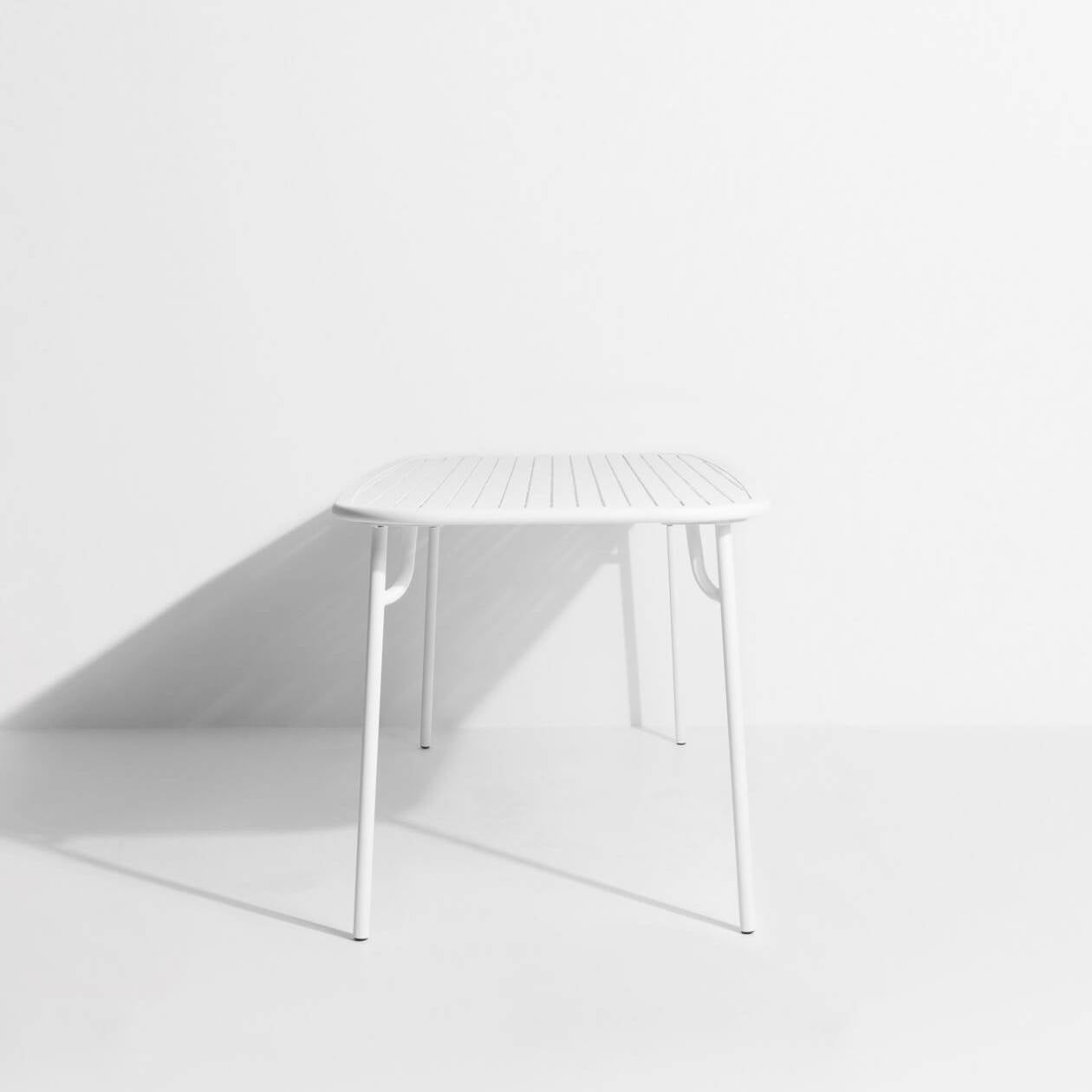 Week-End Tisch Medium in White präsentiert im Onlineshop von KAQTU Design AG. Gartentisch ist von Petite Friture