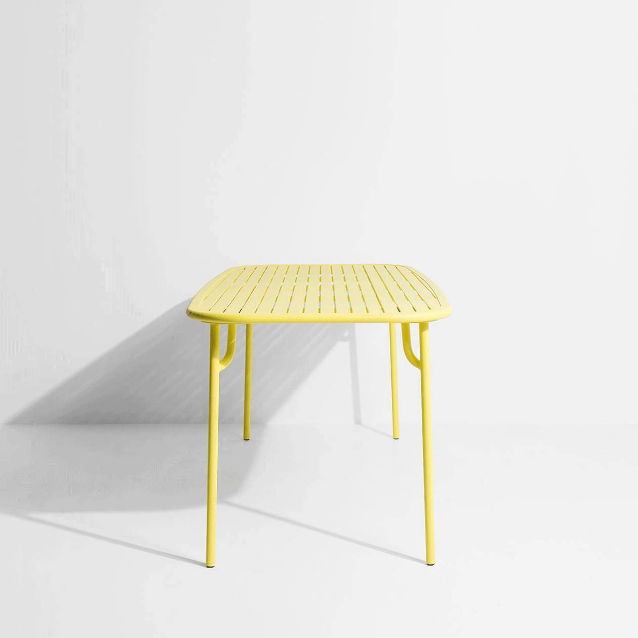 Week-End Tisch Medium in Yellow präsentiert im Onlineshop von KAQTU Design AG. Gartentisch ist von Petite Friture