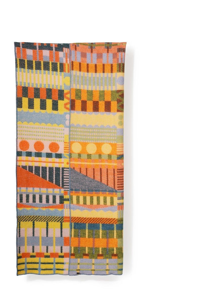 Wolldecke Gunta in Multicolor präsentiert im Onlineshop von KAQTU Design AG. Wolldecke ist von ZigZagZurich