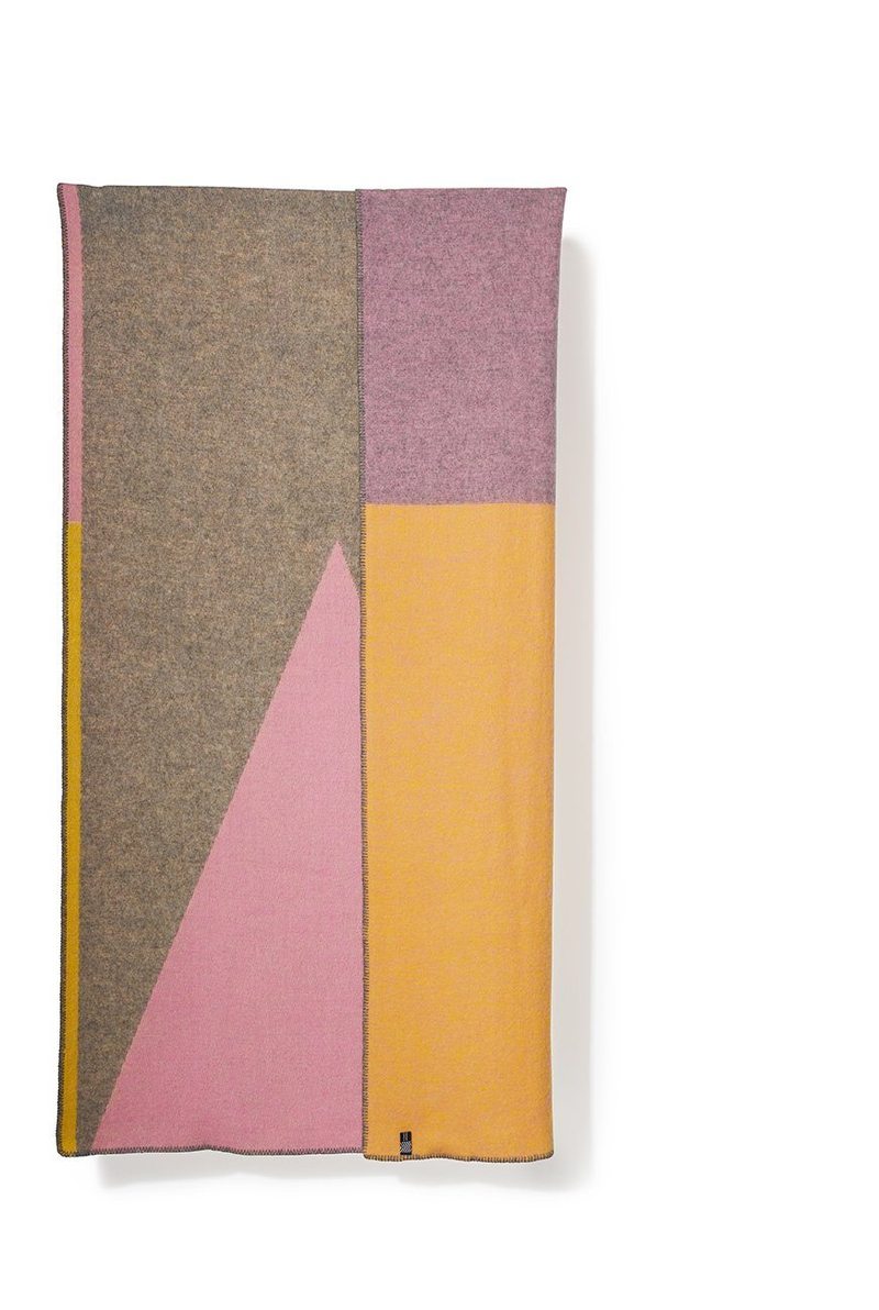 Wolldecke Konstructiv in Multicolor präsentiert im Onlineshop von KAQTU Design AG. Wolldecke ist von ZigZagZurich