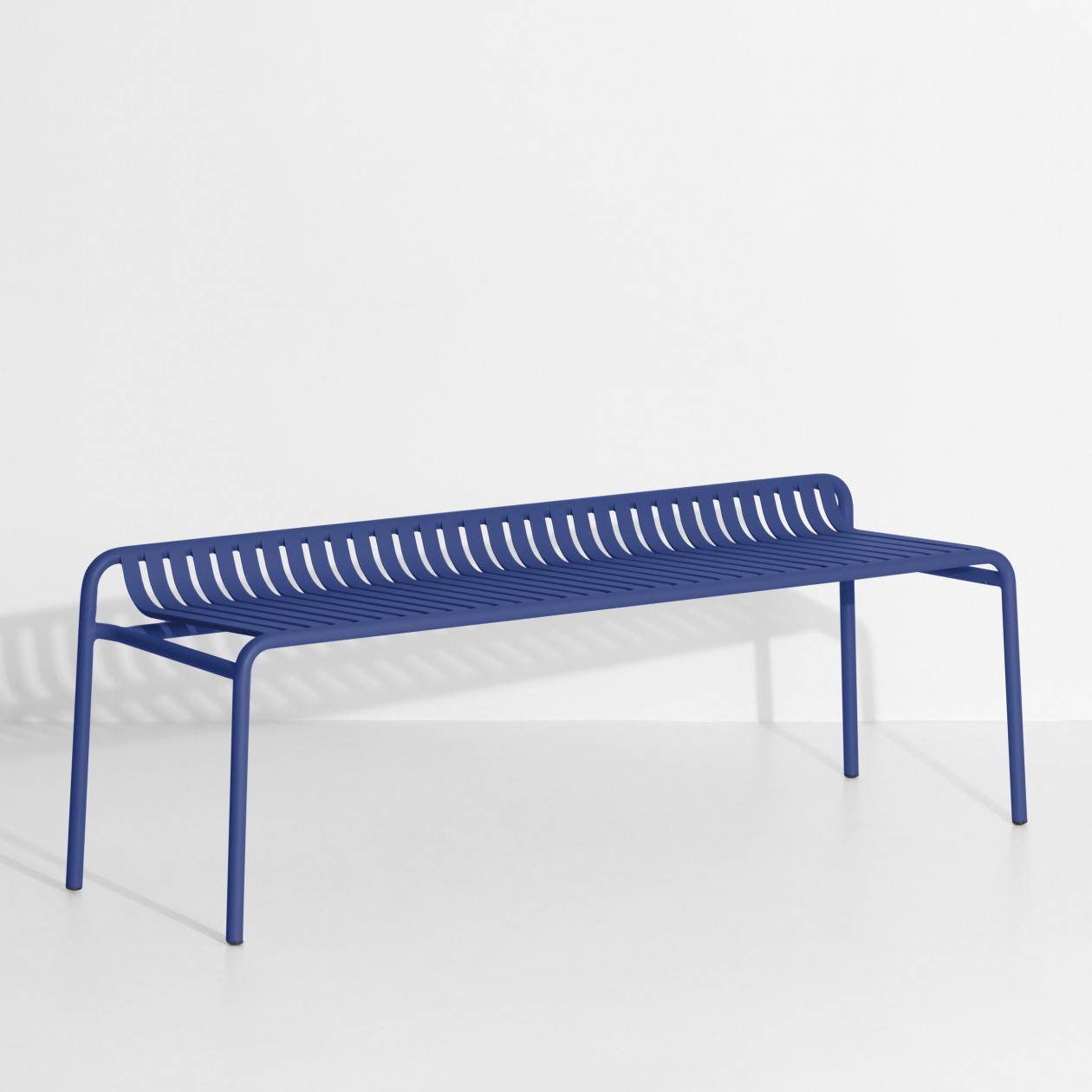 Week-End Gartenbank in Blue präsentiert im Onlineshop von KAQTU Design AG. Gartenbank ist von Petite Friture
