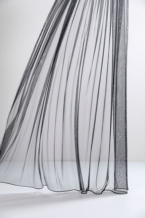 Vorhang Tüll in Grauschwarz präsentiert im Onlineshop von KAQTU Design AG. Vorhang ist von ZigZagZurich