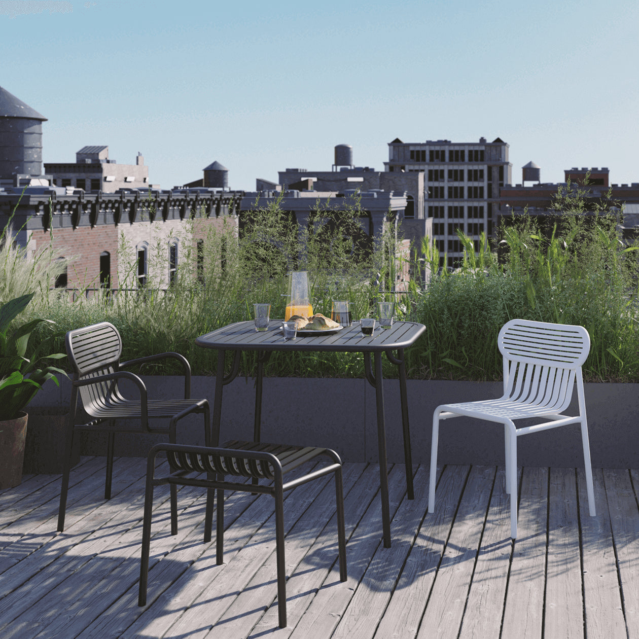 Week-End Gartenstuhl in Black präsentiert im Onlineshop von KAQTU Design AG. Gartenstuhl ist von Petite Friture