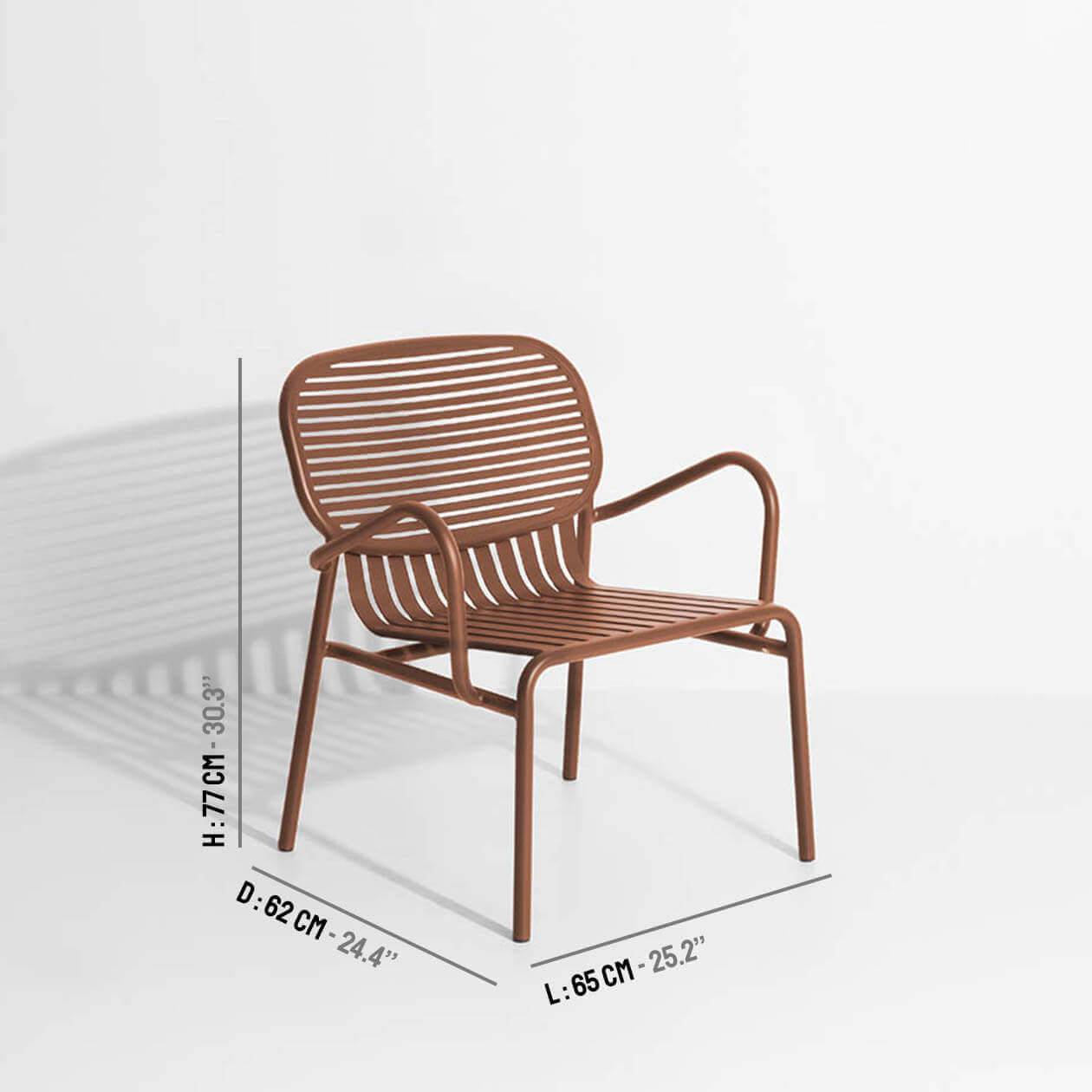 Week-End Garten Lounger in Terracotta präsentiert im Onlineshop von KAQTU Design AG. Outdoor-Sessel mit Armlehnen ist von Petite Friture