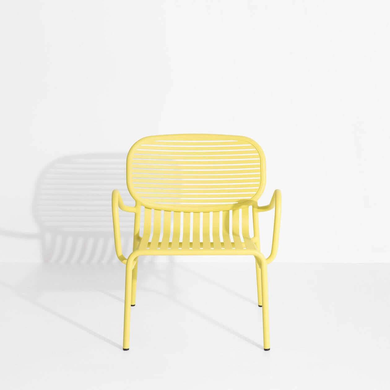 Week-End Garten Lounger in Yellow präsentiert im Onlineshop von KAQTU Design AG. Outdoor-Sessel mit Armlehnen ist von Petite Friture