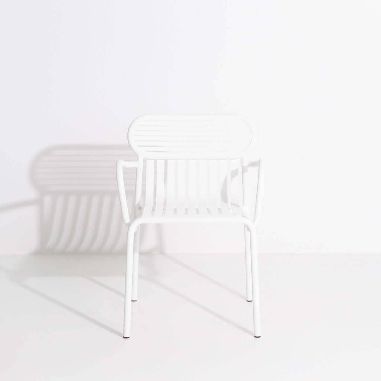 Week-End Gartenstuhl mit Armlehne in White präsentiert im Onlineshop von KAQTU Design AG. Gartenstuhl mit Armlehnen ist von Petite Friture