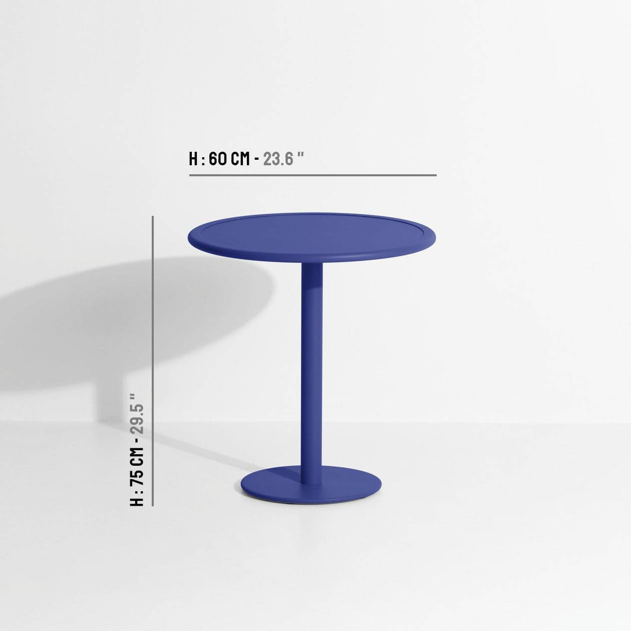 Week-End Dining Table rund in Blue präsentiert im Onlineshop von KAQTU Design AG. Gartentisch ist von Petite Friture
