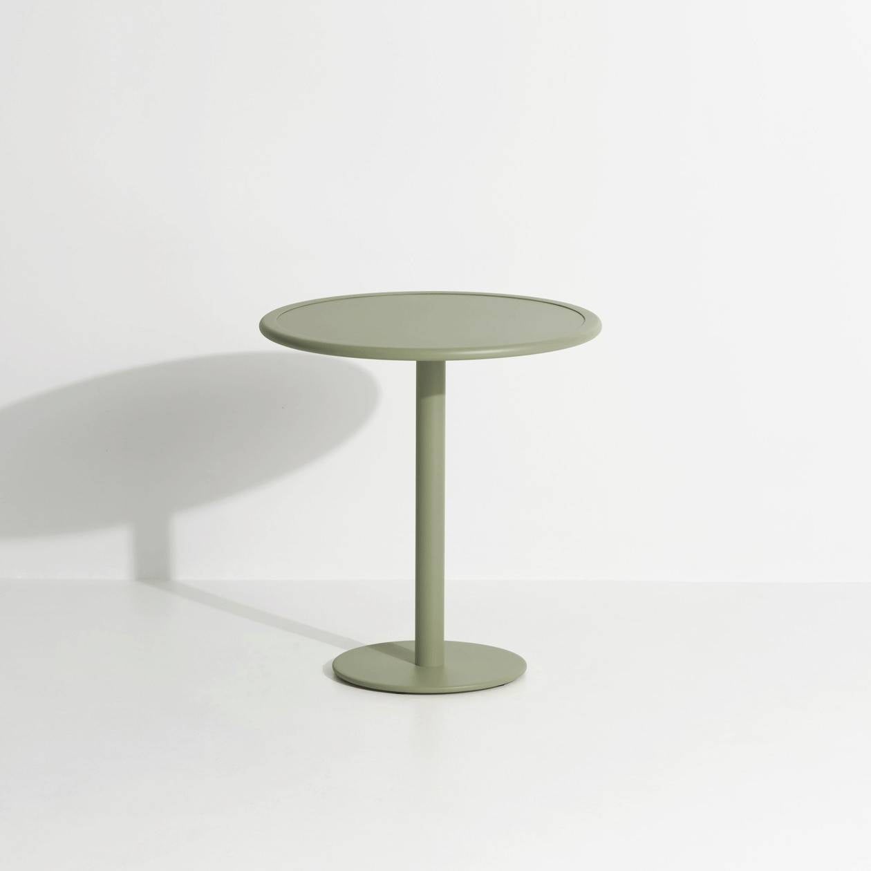 Week-End Dining Table rund in Jade Green präsentiert im Onlineshop von KAQTU Design AG. Gartentisch ist von Petite Friture