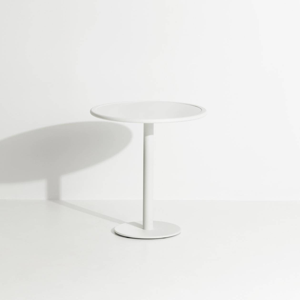 Week-End Dining Table rund in White präsentiert im Onlineshop von KAQTU Design AG. Gartentisch ist von Petite Friture