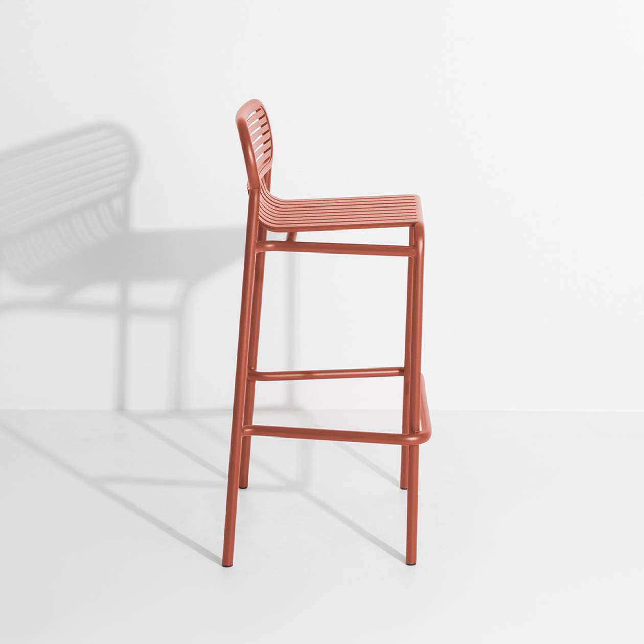 Week-End Barhocker in Terracotta präsentiert im Onlineshop von KAQTU Design AG. Outdoor-Barstuhl ist von Petite Friture