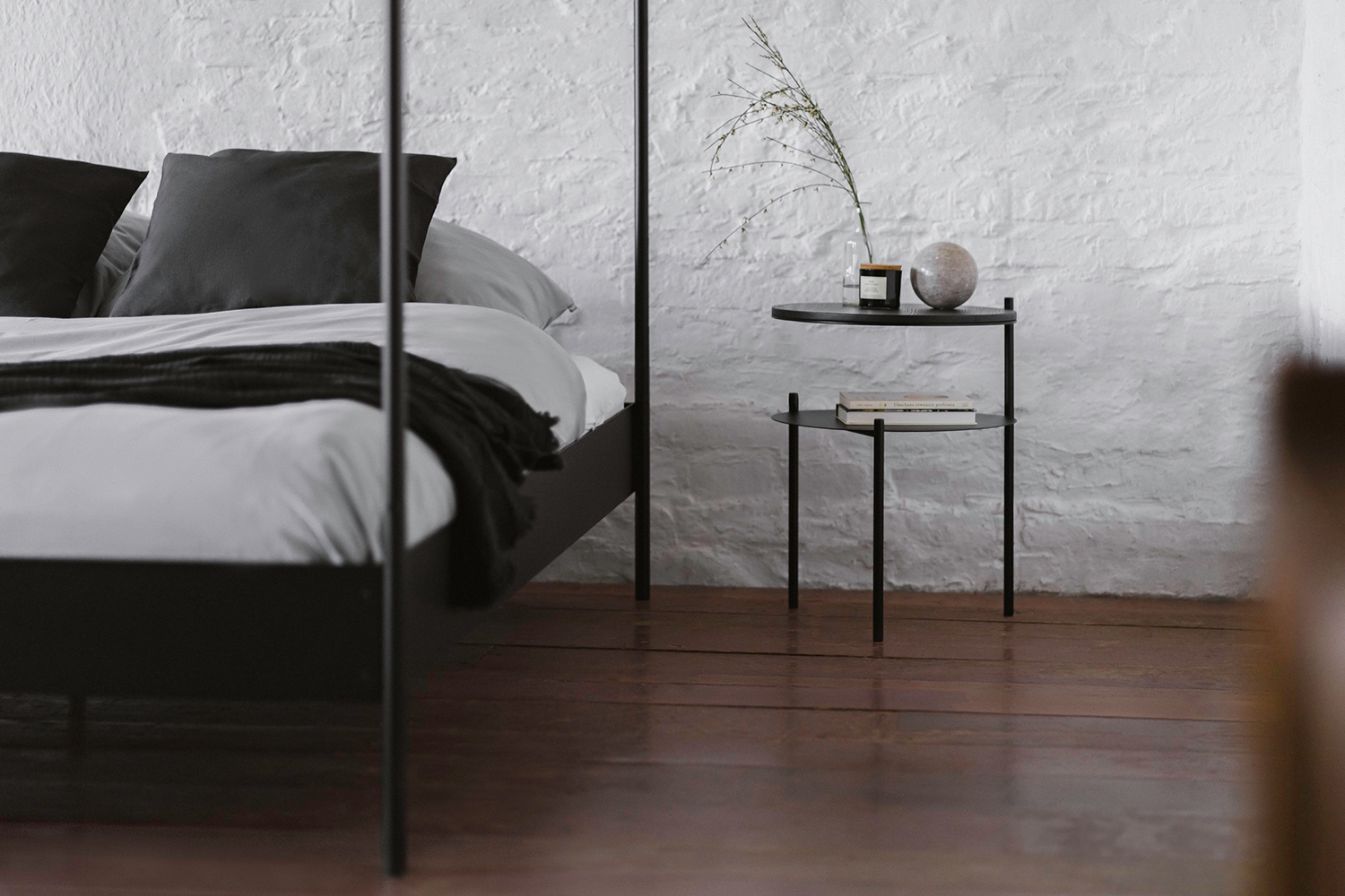 Tu Nachttisch in Schwarz präsentiert im Onlineshop von KAQTU Design AG. Beistelltisch ist von Noo.ma