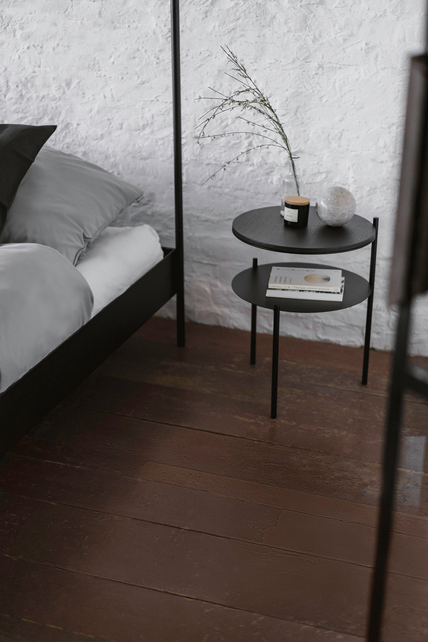 Tu Nachttisch in Schwarz präsentiert im Onlineshop von KAQTU Design AG. Beistelltisch ist von Noo.ma
