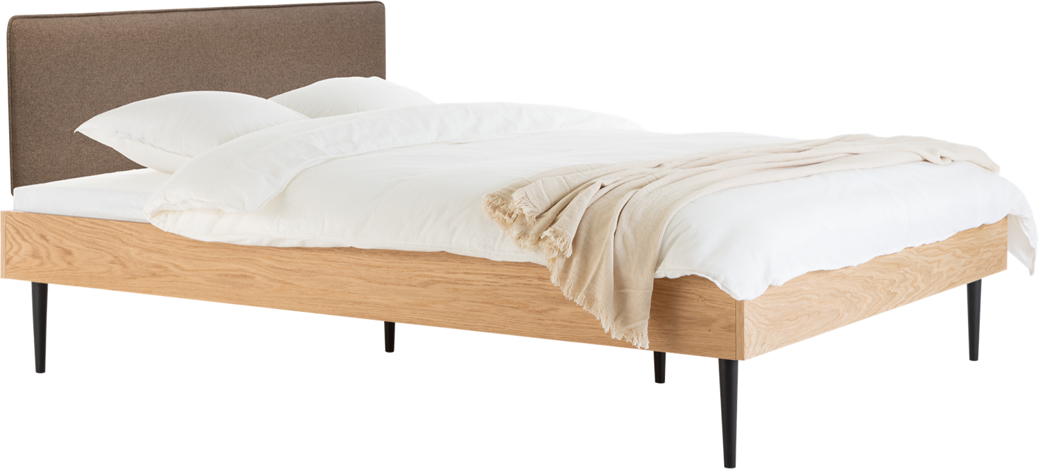 Streiko Bett mit Kopfteil und Lattenrost in Natur / Iced Coffe Brown präsentiert im Onlineshop von KAQTU Design AG. Bett ist von Noo.ma
