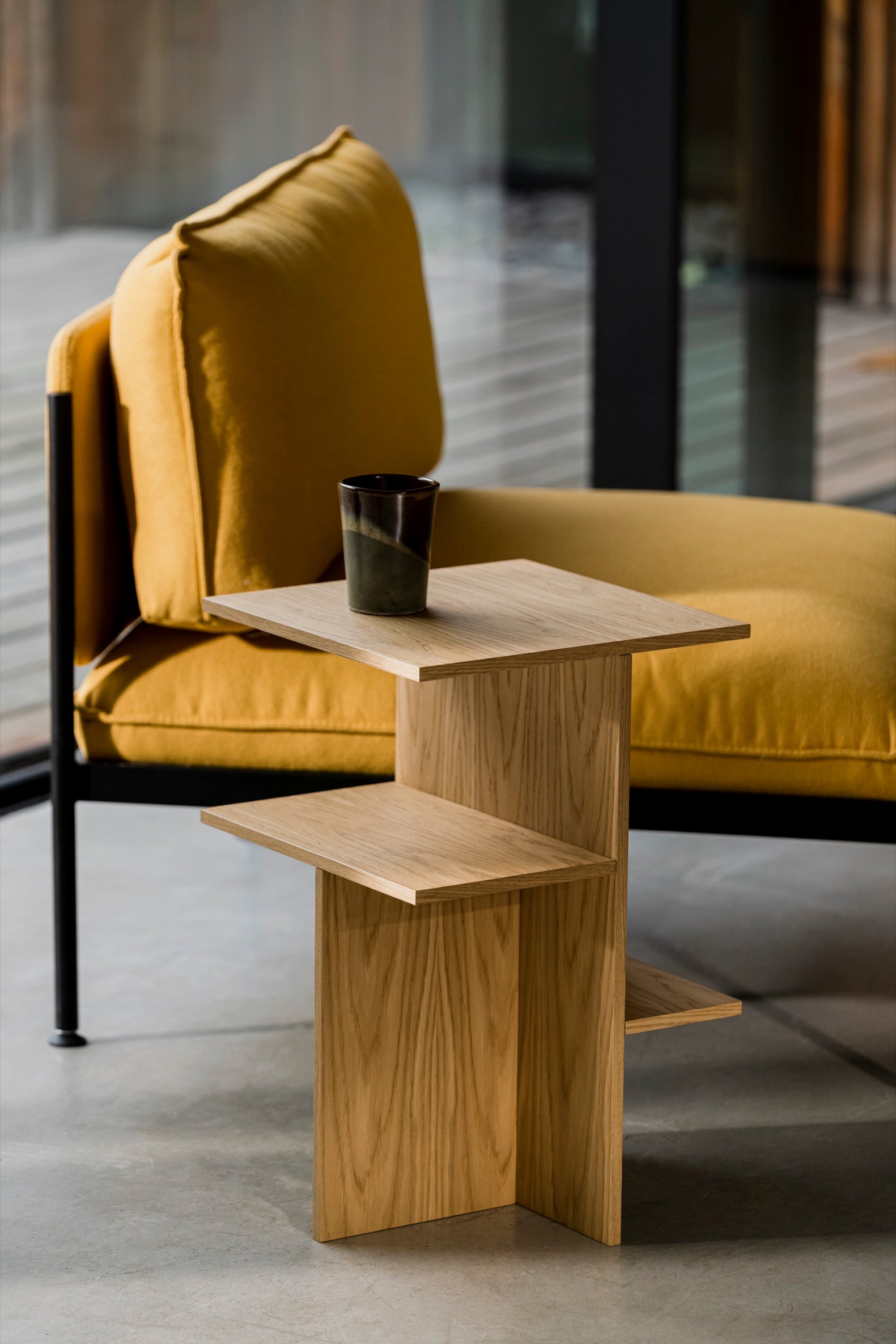 Atik Nachttisch in Natur präsentiert im Onlineshop von KAQTU Design AG. Beistelltisch ist von Noo.ma
