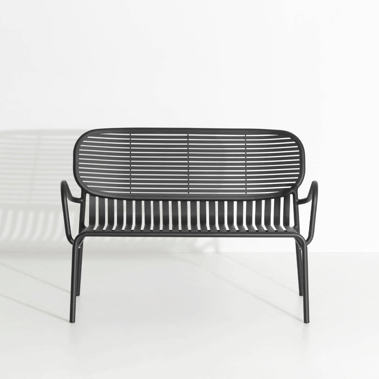 Week-End Gartensofa in Black präsentiert im Onlineshop von KAQTU Design AG. Lounge Sofa ist von Petite Friture