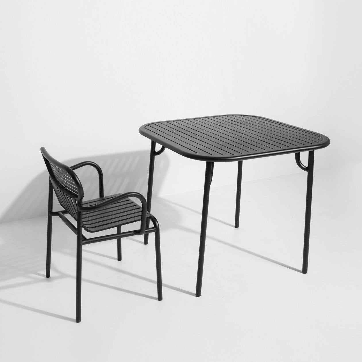 Week-End Tisch Small in Black präsentiert im Onlineshop von KAQTU Design AG. Gartentisch ist von Petite Friture