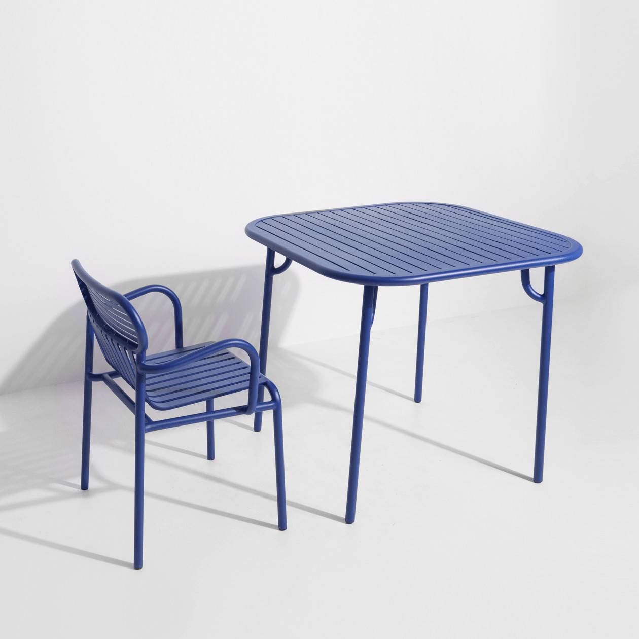 Week-End Tisch Small in Blue präsentiert im Onlineshop von KAQTU Design AG. Gartentisch ist von Petite Friture