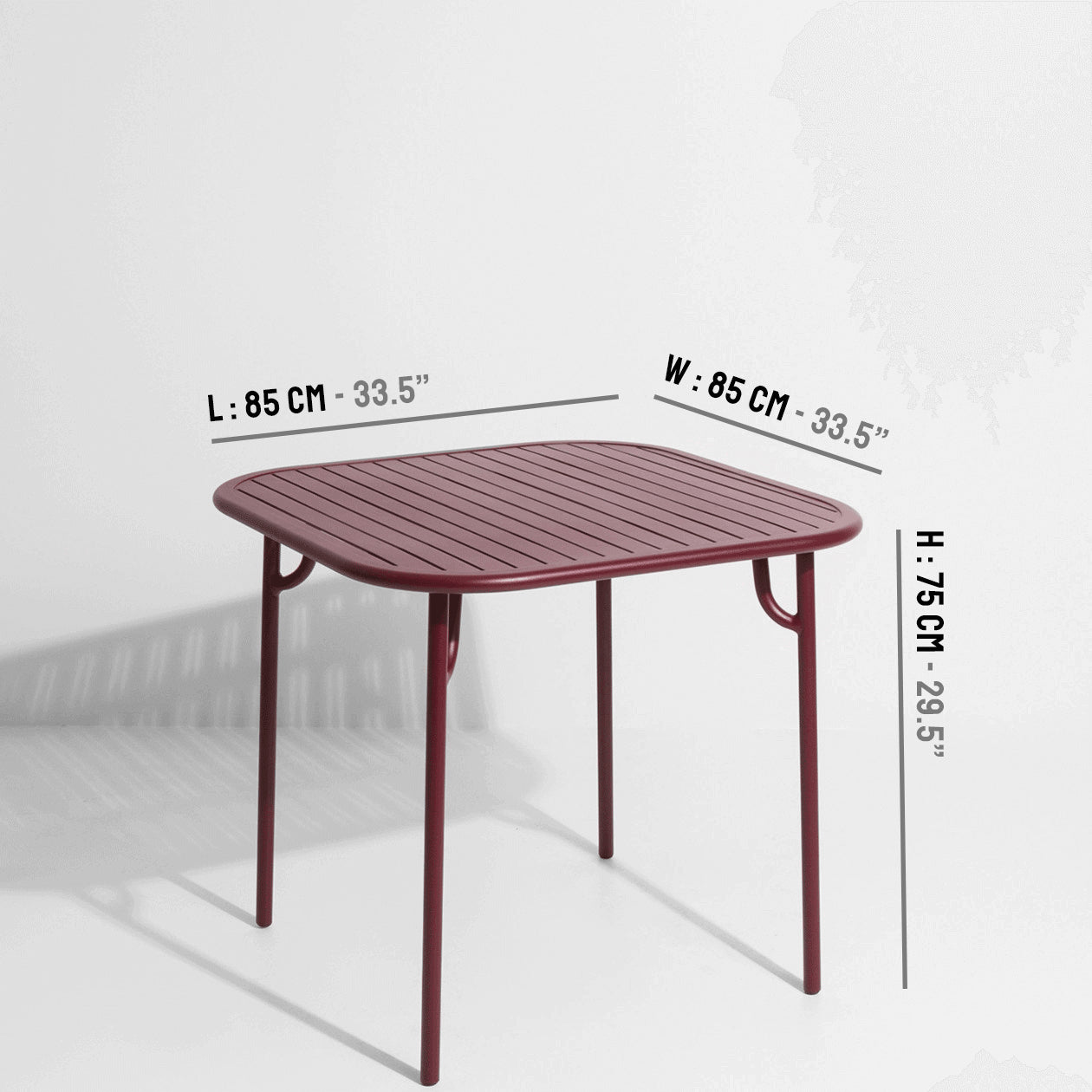 Week-End Tisch Small in Burgundy präsentiert im Onlineshop von KAQTU Design AG. Gartentisch ist von Petite Friture