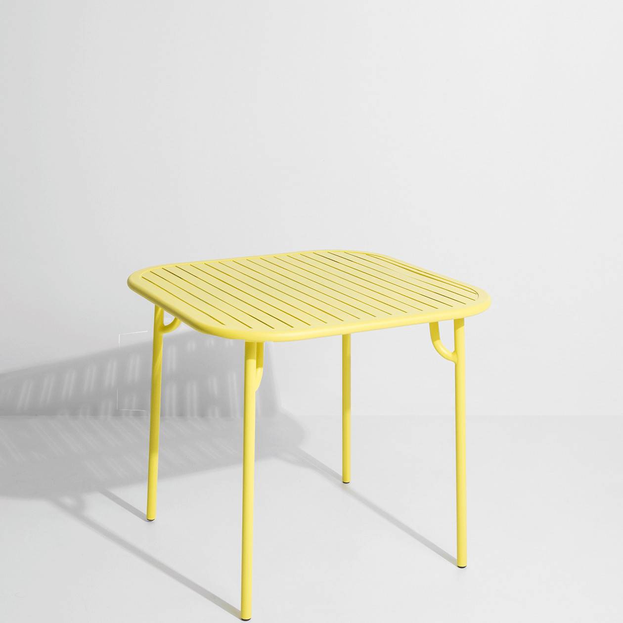 Week-End Tisch Small in Yellow präsentiert im Onlineshop von KAQTU Design AG. Gartentisch ist von Petite Friture
