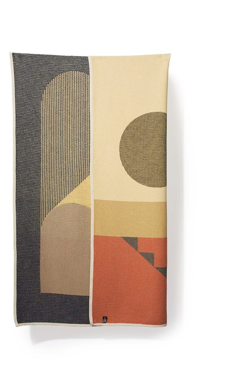 Decke B to C in Multicolor präsentiert im Onlineshop von KAQTU Design AG. Wolldecke ist von ZigZagZurich