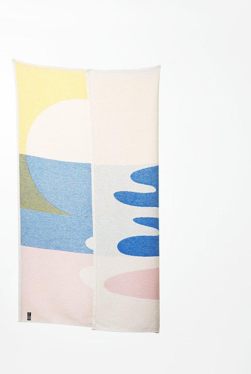 Wolldecke Mainstream in Multicolor präsentiert im Onlineshop von KAQTU Design AG. Wolldecke ist von ZigZagZurich